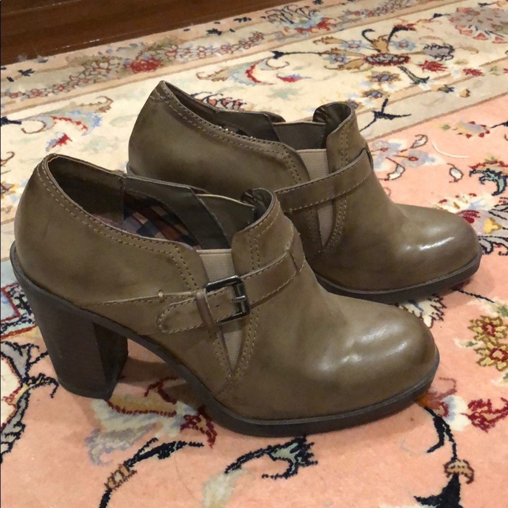 Brown/Taupe Heels